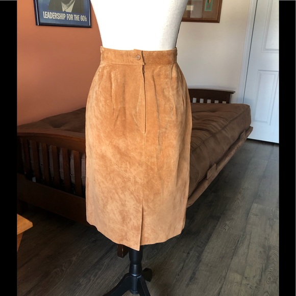VINTAGE light mahogany suede skirt - Picture 5 of 6